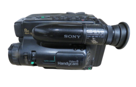 Sony CCD-TR7 Video8 HandyCam Camcorder UNTESTED WITH BATTERY [Parts/Repair] - $24.70