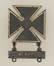 Vintage US Military ARMY Marksmanship Qualification Badge Pin Rifle Silv... - $12.86