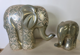 Elephants Mother And Baby Moss Green Ceramic NOS Carved Flowers - £27.37 GBP