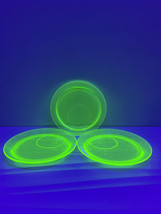 Vtg Uranium Glass Green Plates Set - $28.02
