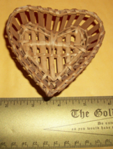Home Treasure Decor Basket Heart Shape Woven Wicker Container Decoration Tote - £3.70 GBP