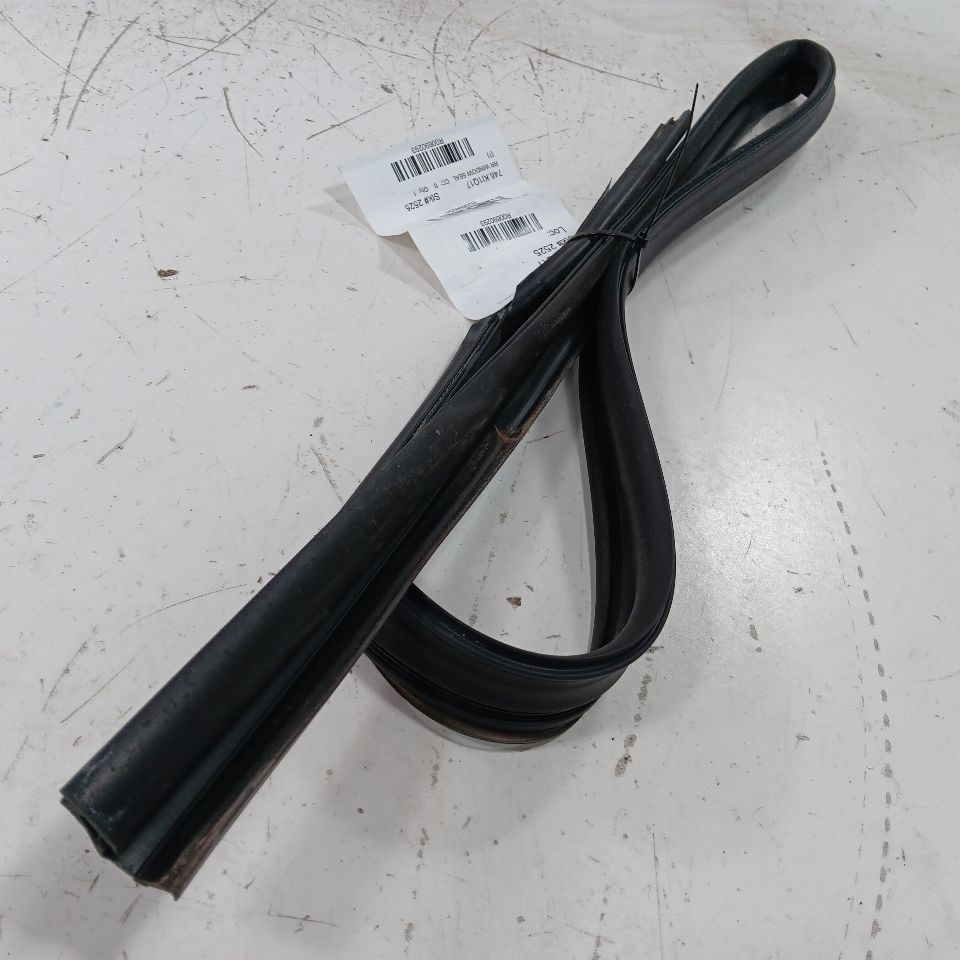 Kia Optima Door Glass Window Seal Rubber Right Passenger Rear Back  2018... - $38.94
