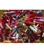 Lot of 200 Lipsticks some Damaged MOSTLY NEW Maybelline Loreal BRAND Nam... - €391,27 EUR