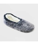 Women&#39;s Faux Fur Cozy Pull-On Slipper Socks with Grippers Gray Size S/M - $165.99 MXN