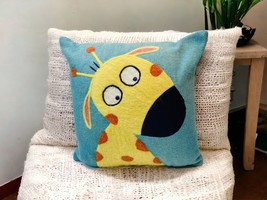 Amity Home Funny Giraffe Playful Whimsical Wool Blend Throw Toss Pillow - £31.71 GBP