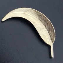 Leaf Pin Brooch Vintage Gold Tone Metal - £7.86 GBP