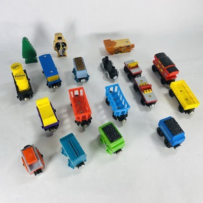 Lot of Thomas &amp; Friends Wooden Railway Train Cargo Cars, Tenders &amp; Pieces - £44.93 GBP