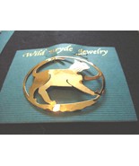 Wild Bryde Cat Pouncing in Circle Pin - $526.63 MXN