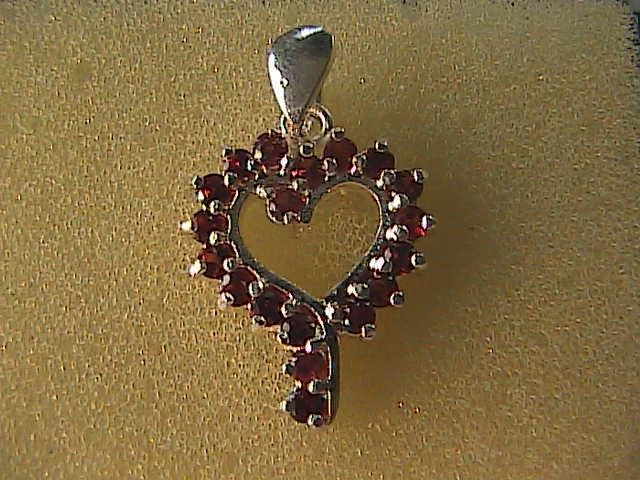 Gorgeous Sterling Silver 1.9 carats Garnet Heart Pendant 4.1 grams - $25.00