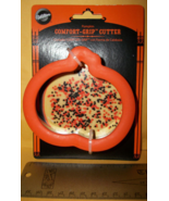 Wilton Cookie Cutter Pumpkin Halloween Holiday Fun Comfort Grip Tool Foo... - $88.85 MXN