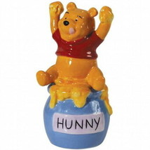 Walt Disney Winnie the Pooh&#39;s Honey Ceramic Salt &amp; Pepper Shakers, NEW U... - $29.02