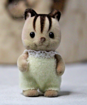 Sylvanian Families Calico Critters Ambrose Walnut Squirrel Baby Yellow Clothes - £3.87 GBP
