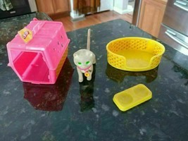 Vintage 1983 Barbie Fluff The Cat Bed Dish Carrier Pink Yellow Collectible - $19.40