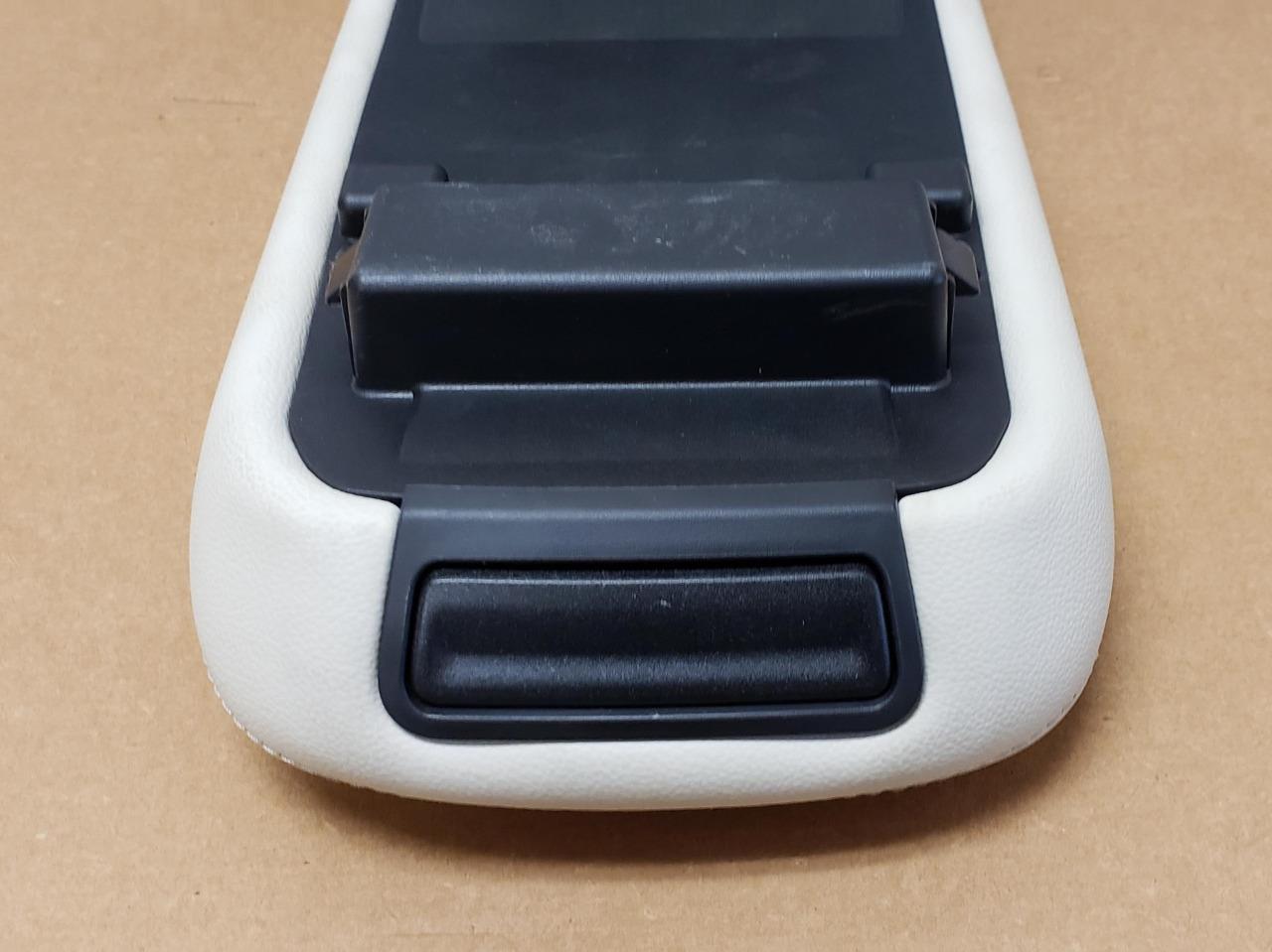 OEM 2014-2019 Chevrolet Impala Center Console Armrest Lid Light Wheat 84045639 Item image 9