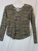 NWT Ultra Flirt Green Camouflage VNeck Long Sleeve Tshirt Sz Large Org $34 - $11.39