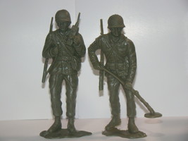 Lot Of (2) 4.5 In Green Army Soldier Figures - £9.50 GBP