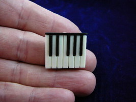 M322-A) black white PIANO KEYBOARD Tack pin KEYS pianos brooch tie hat Lapel tac - £14.20 GBP
