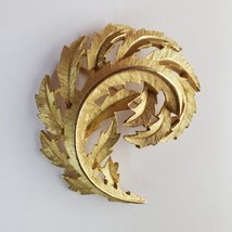 Vintage Crown Trifari Swirl Leaf Brooch Pin Gold Tone 2 1/8&quot; Signed - £31.71 GBP