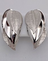 Vintage CORO Signed Etched Silvertone Four Leaf Screwback Clip Earrings ... - £10.34 GBP