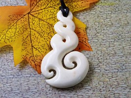 Maori Pikorua Twist Pendant Necklace Hand Carved Beach Jewelry - £18.82 GBP