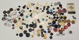 *Z23) Mixed Junk Drawer Lot of Approximately 270 Vintage Buttons - $184.34 MXN