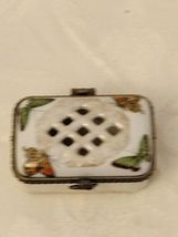 Butterfly Soroundin a honecom Trinket Box Porcelain 2&quot;1/2x2x1&quot;1/2 - £15.48 GBP