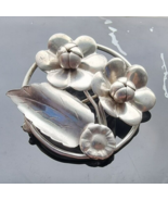 VINTAGE HANDMADE 925 STERLING SILVER FLORAL ROUND BROOCH - $893.96 MXN
