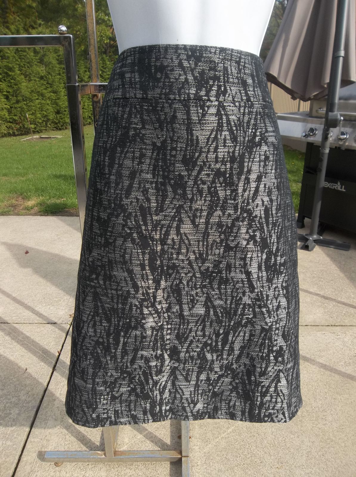 Primary image for NWOT ANN TAYLOR BLACK&SILVER STRIAGHT SKIRT 16