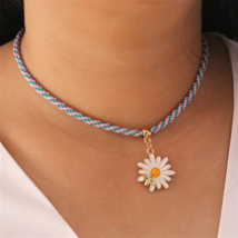Daisy Necklace, Bee Necklace, Y2k Necklace, Preppy Jewelry, Flower Necklace - £7.56 GBP