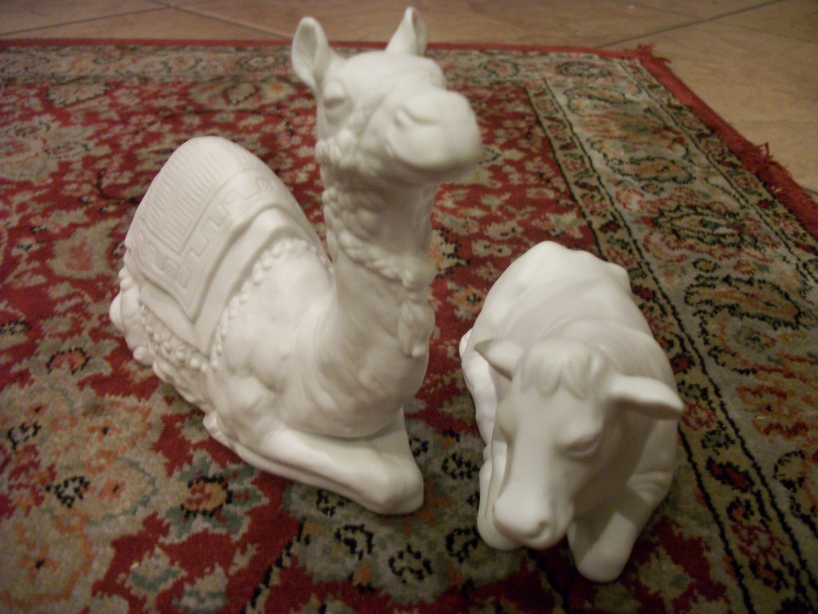 nativity scene  (camel and cow) avon collectables white porcelain 1987 new lower - $49.00