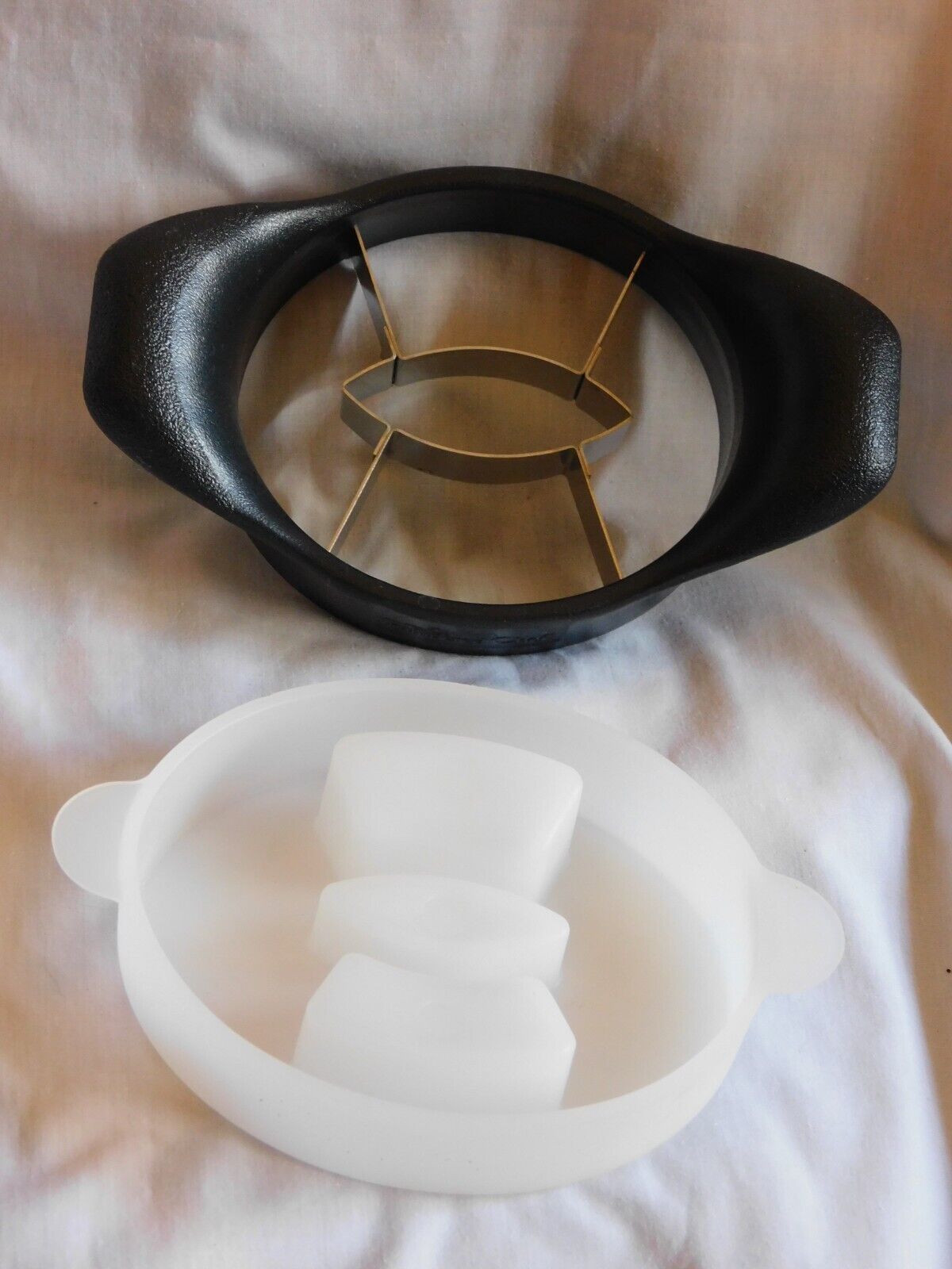 Pampered Chef Mango Wedger and Cutnseal and Crinkle Slicer Peelers