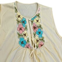 Vanity Fair Vintage Nylon Yellow Embroidered Flower Small Nightgown - €29,05 EUR