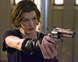 Resident Evil Afterlife Milla Jovovich 8x10 Photo Gun - £8.43 GBP