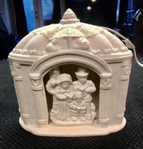 Vintage Ceramic Caroling Family Light Christmas Holidays Gorgeous Lamp - $14.85
