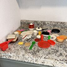 Vintage Chilton Globe Plastic Floral Kids Play Kitchen Set Pots, Dishes ... - $18.40