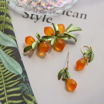 Elegant Glazed Leaf Brooch for Retro Style Enthusiasts - $28.95