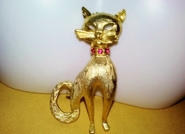 Vintage Kitty Cat Figural Brooch Pin Gold Brushed with Ruby Red Rhinestone Colla - £19.18 GBP
