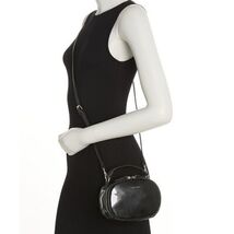 TAHARI Laguna Crossbody Bag, Vegan Patent Leather, Black, Adjustable Str... - €33,71 EUR