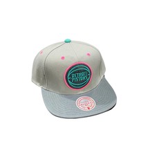 Mitchell &amp; Ness men&#39;s nba wolf mag pistons snapback cap in Light Grey - size - £28.08 GBP