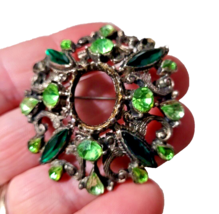 Vintage Brooch Pin Emerald Green Multi Stone Leaf Circle Gemstone  - £14.72 GBP