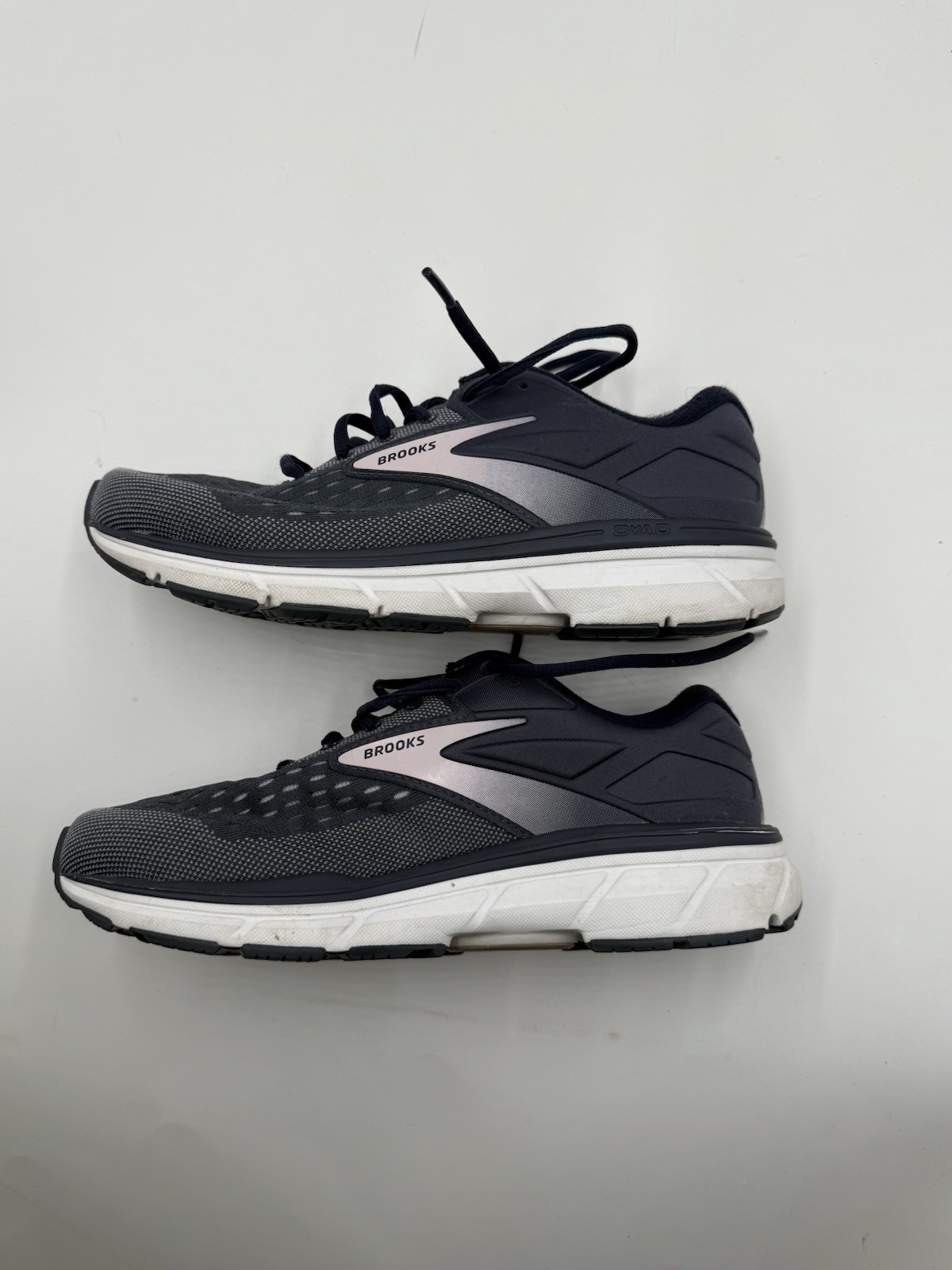 Brooks Womens Dyad 11 Running Walking Athletic Shoes 1203121D496 size 9 D - $54.44