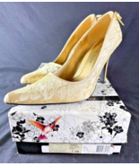 CL by Laundry Garbo Lace Satin Beige Heels Pumps Women's 7.5 with Box - $14.72