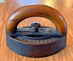 Vtg. Howell Co. Sad Iron, Wooden Handle 6” Detachable [e-10] xB - $19.03 CAD