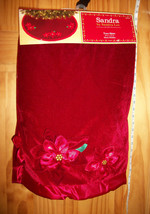 Sandra Lee Holiday Decor 48 Inch Christmas Tree Skirt New Red Holly Bunch Design - £21.40 GBP