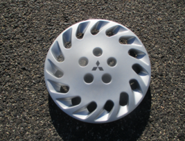One factory 1992 1993 Mitsubishi Diamonte 15 inch hubcap wheel cover blemished - $23.03