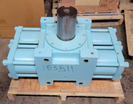 MOOG  FLO-TORK HYDRAULIC  ROTARY ACTUATOR 600,000-70-AILX-ESX-MS2-RKS-N-AB - $4,679.50