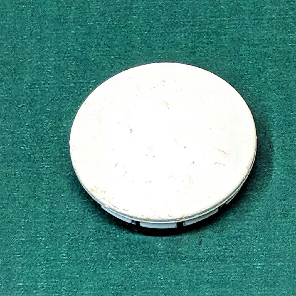 GM 9593107 1992-1995 Pontiac Grand Am White Plastic Center Cap Genuine O... - $20.67