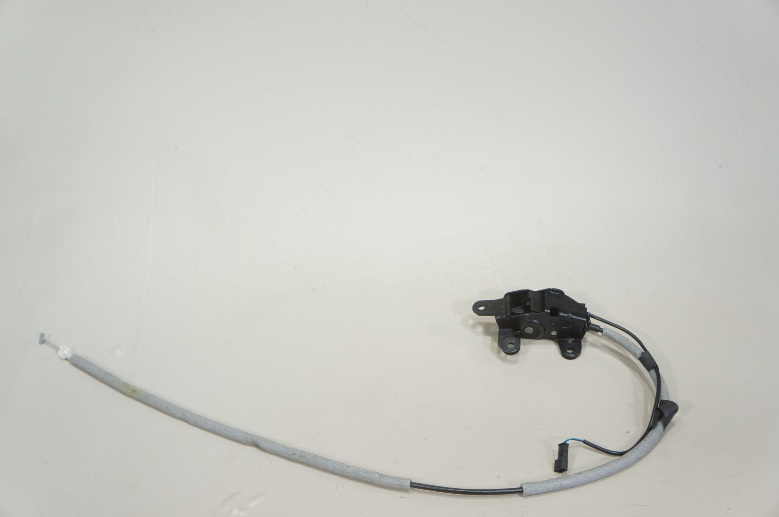 07-2013 bmw x5 e70 rear lower bottom trunk tailgate lid latch lock actuator LH Item image 7