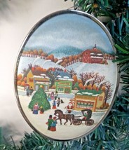 Hallmark &quot;Friendship&quot; 1985 Christmas Ornament Oval Padded Satin 3.25&quot; x 2.5&quot; VTG - £2.32 GBP