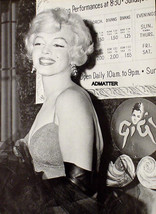 Marilyn Monroe Pin Up Poster Beautiful Photo Outside Gigi Movie Picture Theater - $6.92